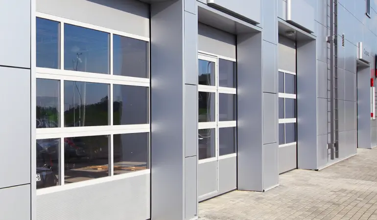 С&nbsp;боковой дверью